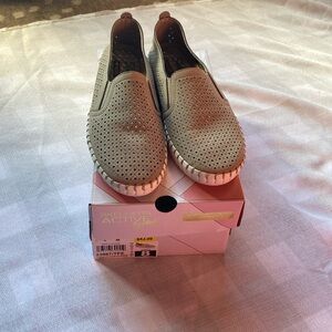 Sketchers active avenue shoes